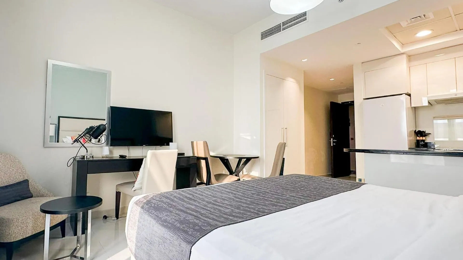 Bespoke Holiday Homes - High Floor Studio In Tower 108 Jvc Dubai Apartment
