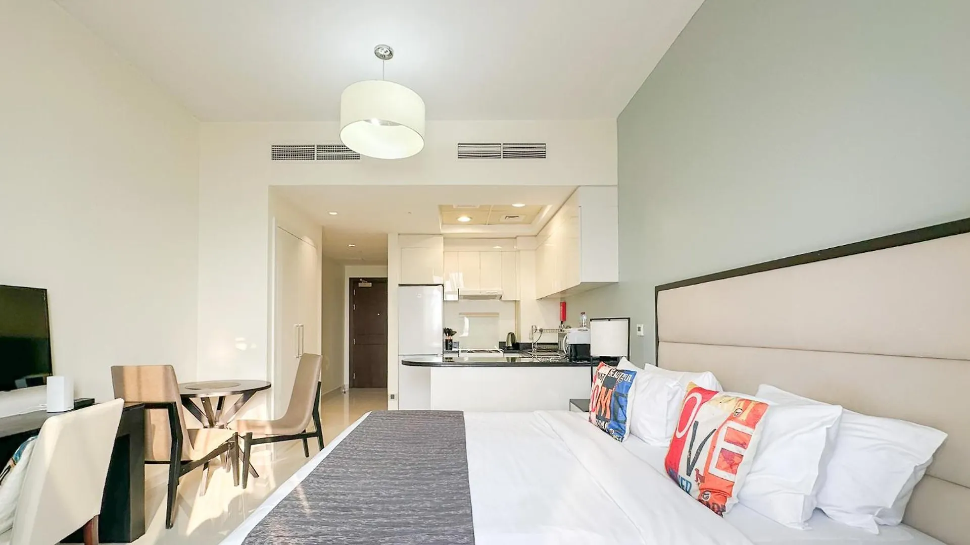 Apartment Bespoke Holiday Homes - High Floor Studio In Tower 108 Jvc Dubai United Arab Emirates