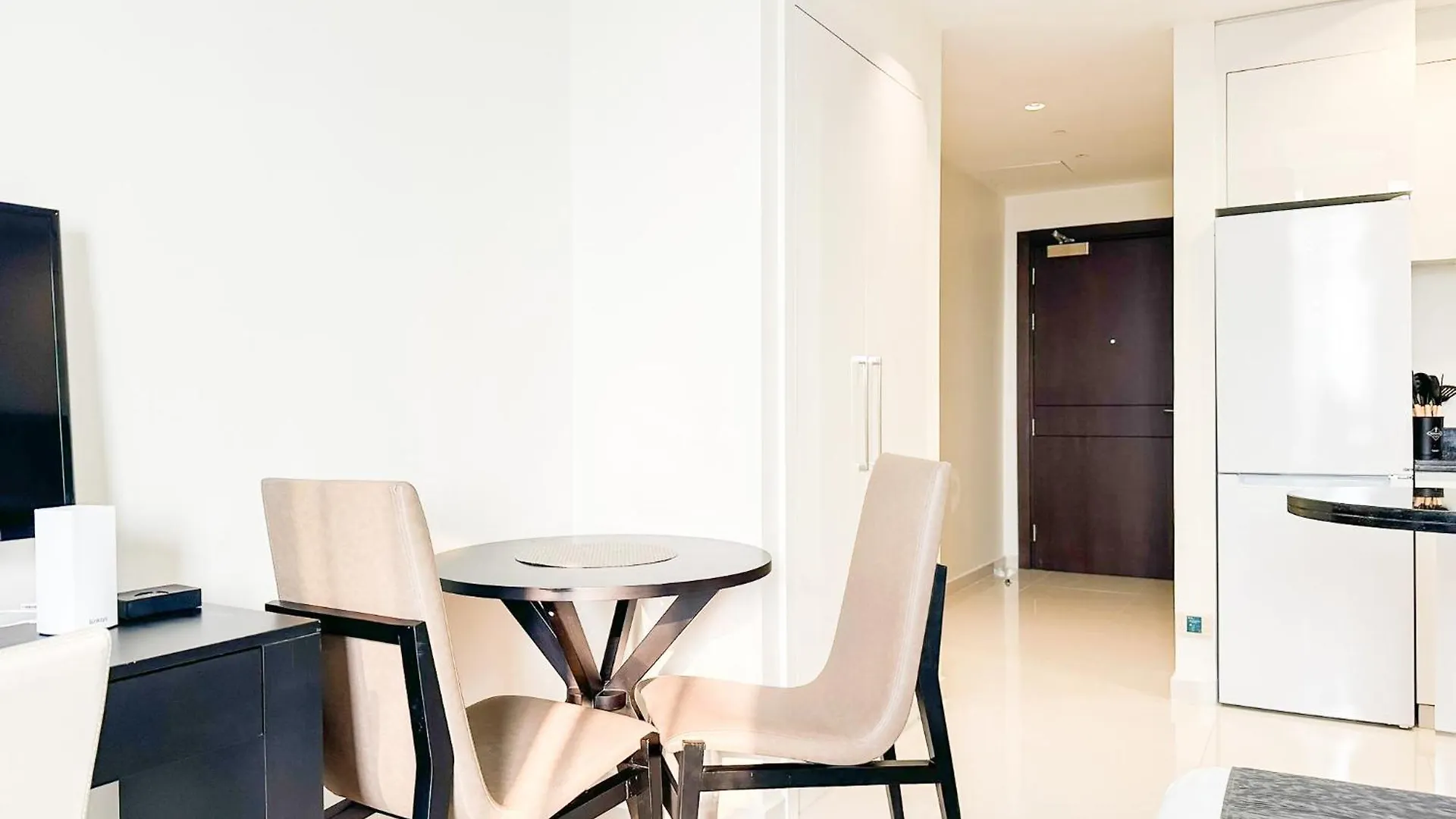 Apartment Bespoke Holiday Homes - High Floor Studio In Tower 108 Jvc Dubai