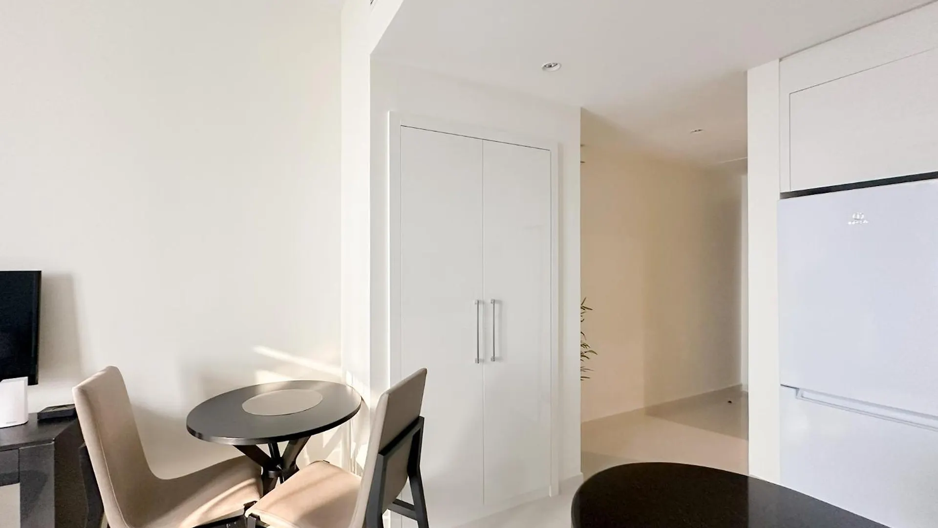 דירה דובאי Bespoke Holiday Homes - High Floor Studio In Tower 108 Jvc